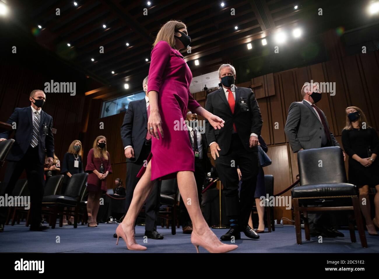 Richterin Amy Coney Barrett verlässt den Raum für eine Pause während ihrer Bestätigungsverhandlung des Justizausschusses des Senats auf dem Capitol Hill am 12. Oktober 2020 in Washington, DC Quelle: Alex Edelman/The Photo Access Stockfoto