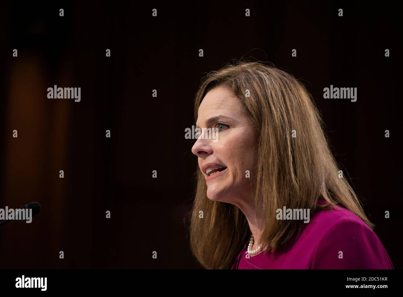 Richterin Amy Coney Barrett spricht während ihrer Bestätigungsverhandlung des Justizausschusses des Senats auf dem Capitol Hill am 12. Oktober 2020 in Washington, DC.Quelle: Alex Edelman/The Photo Access Stockfoto