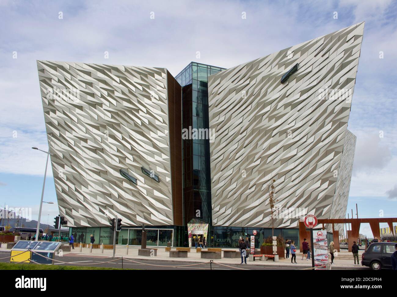 Belfast, County Antrim, Nordirland - 21. September 2018: Titanic Museum in Belfast, Nordirland. Werfthaus von RMS Titanic. Stockfoto