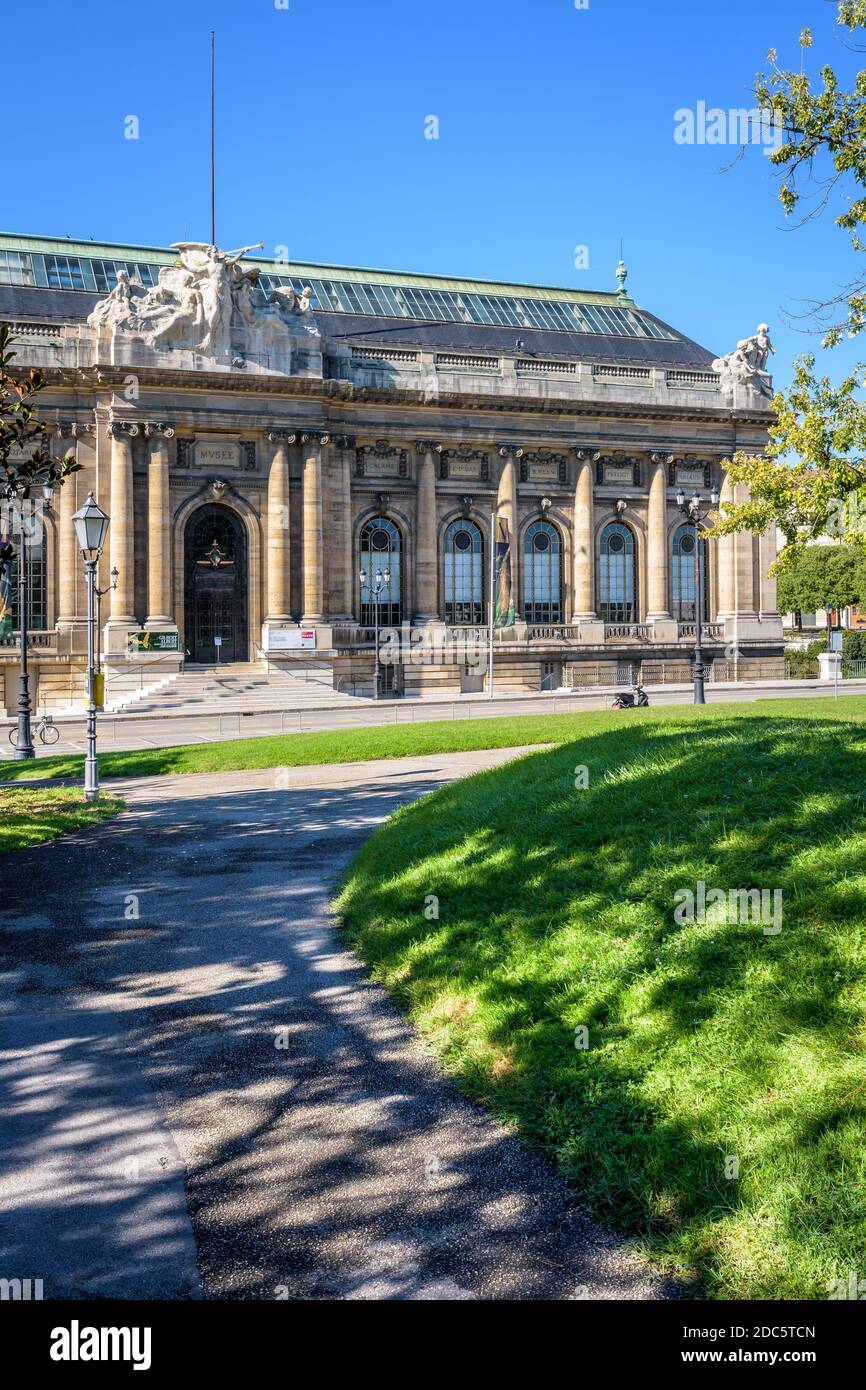 Neobarocke Fassade des Museums für Kunst und Geschichte in Genf an einem sonnigen Sommermorgen. Stockfoto