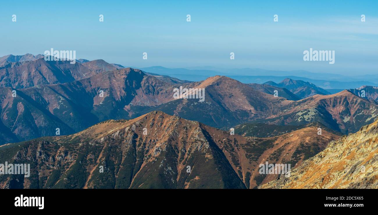 Herbst Zapadne Tatry mountzainn Bereich von Furkotsky stit Berggipfel In Vysoke Tatry Berge in der Slowakei Stockfoto