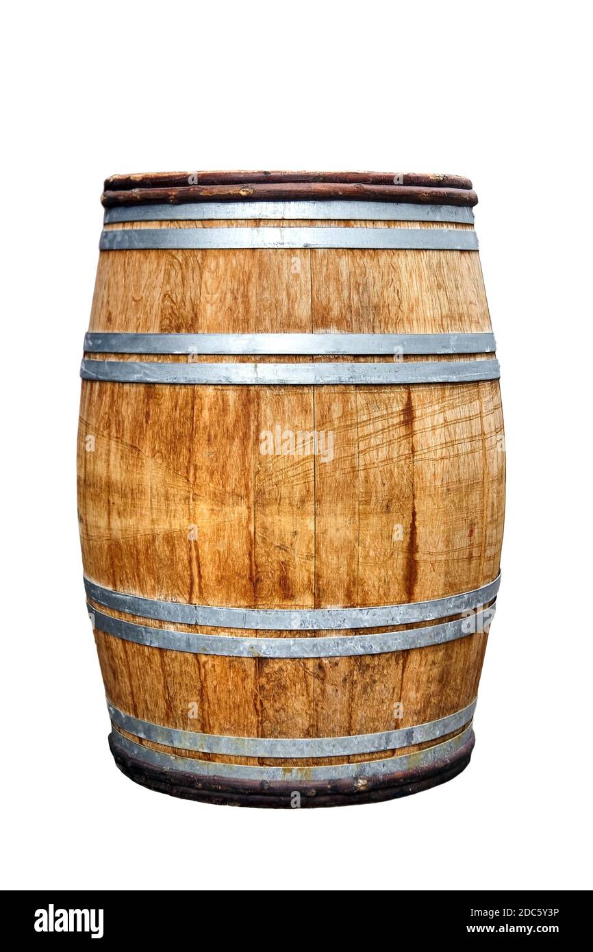 Altes Holzfass für Wein mit Stahlring. Isoliert auf weißem Hintergrund Stockfoto