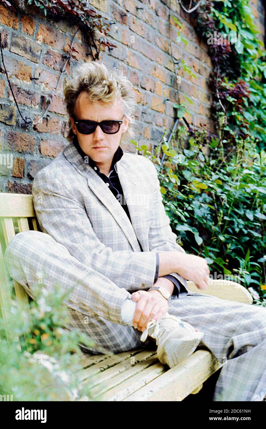 Queen's Roger Taylor bei einer Pressekonferenz zur Veröffentlichung seines zweiten Soloalbums 'Strange Frontier' im Royal Roof Garden Hotel. London, 04.06.1984 – weltweite Nutzung Stockfoto