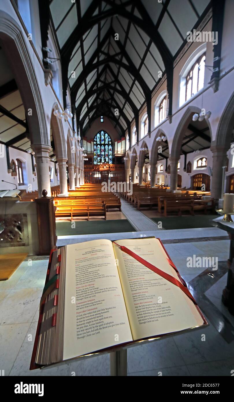 Rednerpult, Motherwell Cathedral, North Lanarkshire, Schottland, Großbritannien, Unsere Frau der guten Hilfe, innen Stockfoto