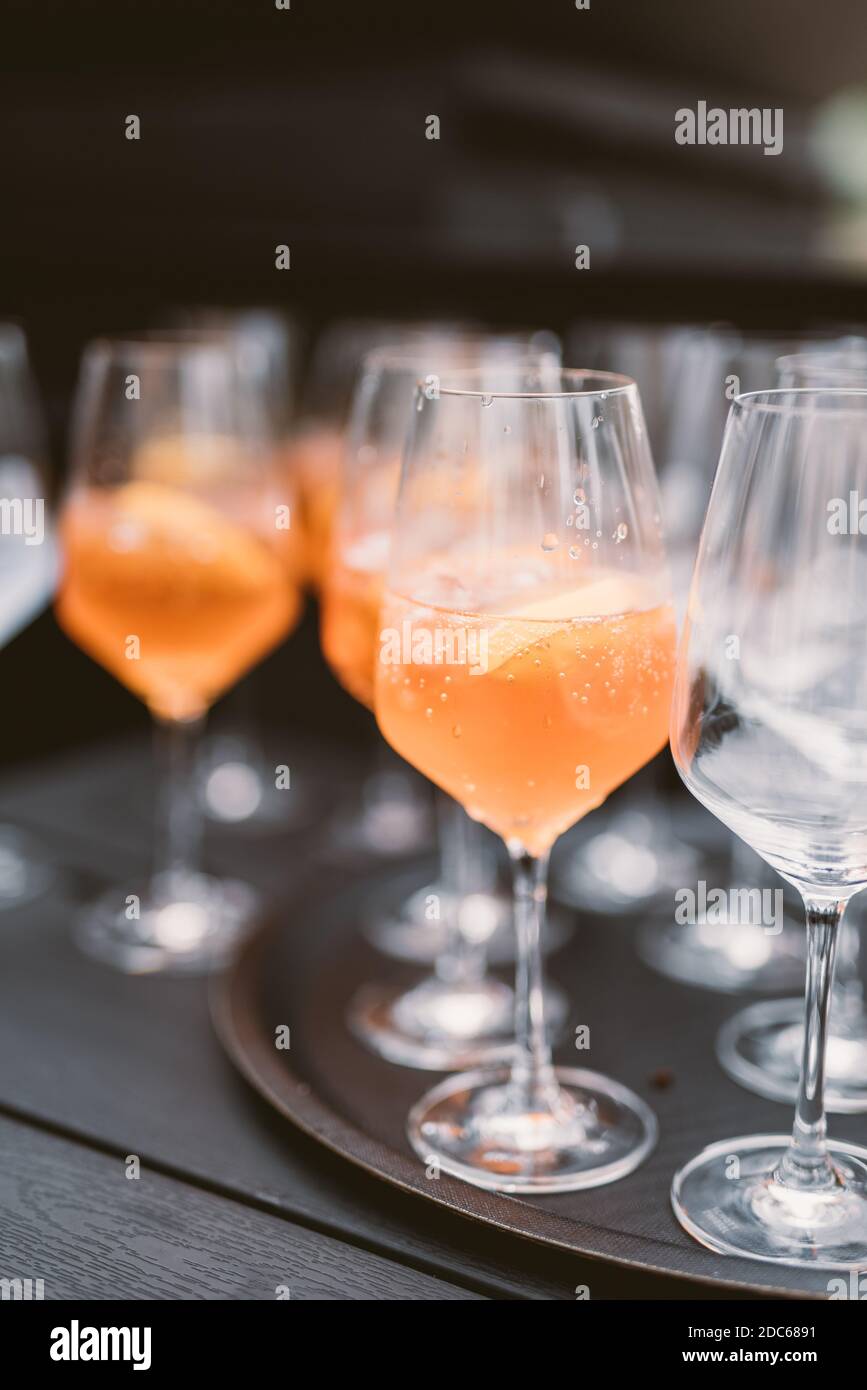 Sommergetränke an der Bar, Hochzeit, Party Stockfoto