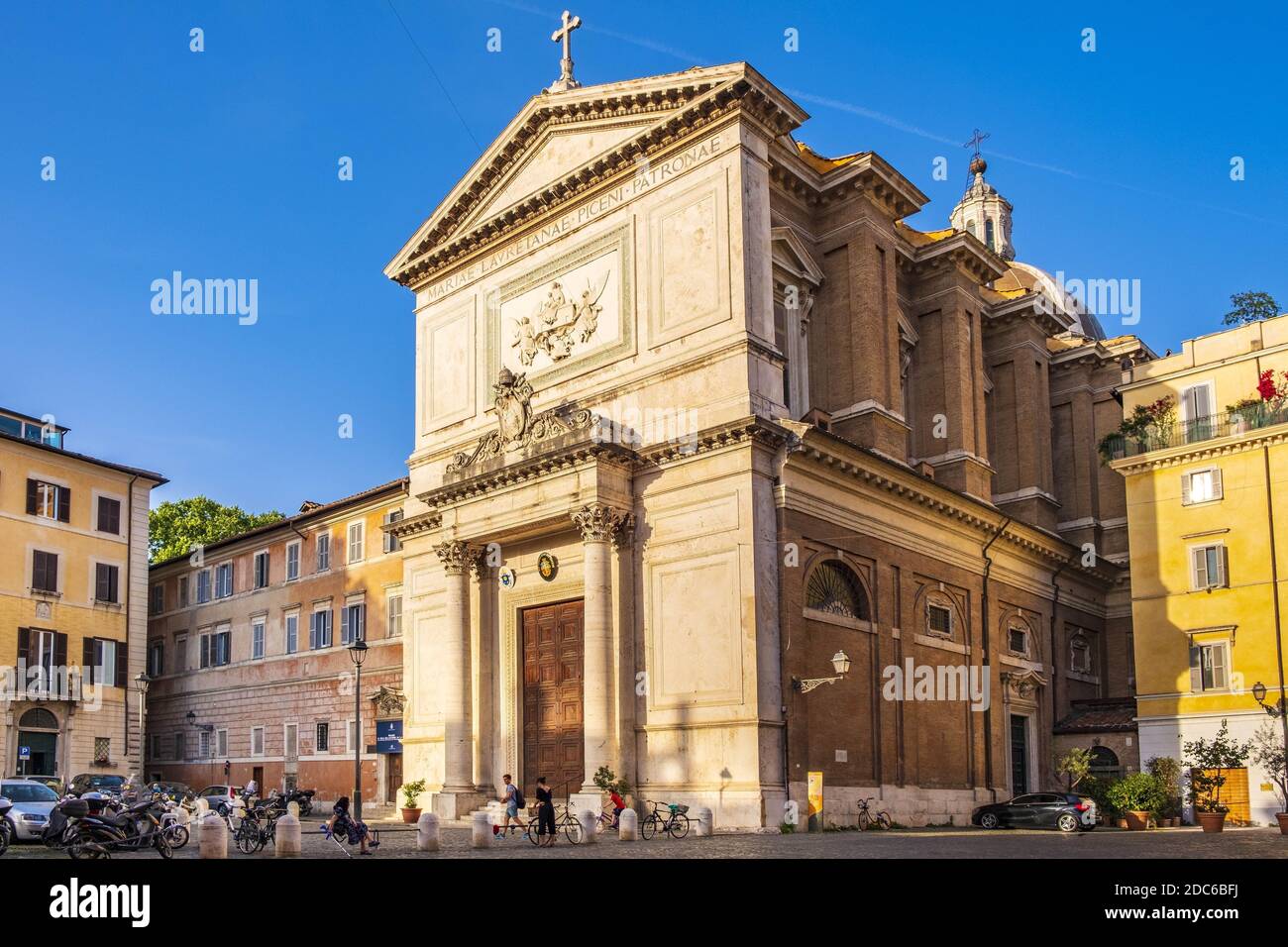 Rom, Italien - 2019/06/15: St. Salvatore an der Lorbeerkirche - Chiesa di San Salvatore in Lauro - an der Via dei Vecchiarelli im Ponte-Viertel o Stockfoto