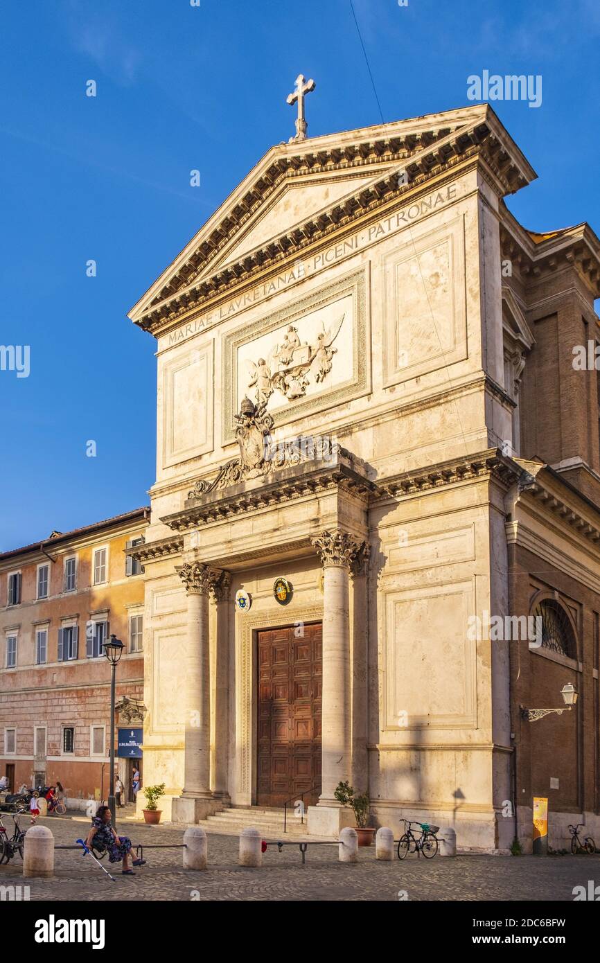 Rom, Italien - 2019/06/15: St. Salvatore an der Lorbeerkirche - Chiesa di San Salvatore in Lauro - an der Via dei Vecchiarelli im Ponte-Viertel o Stockfoto