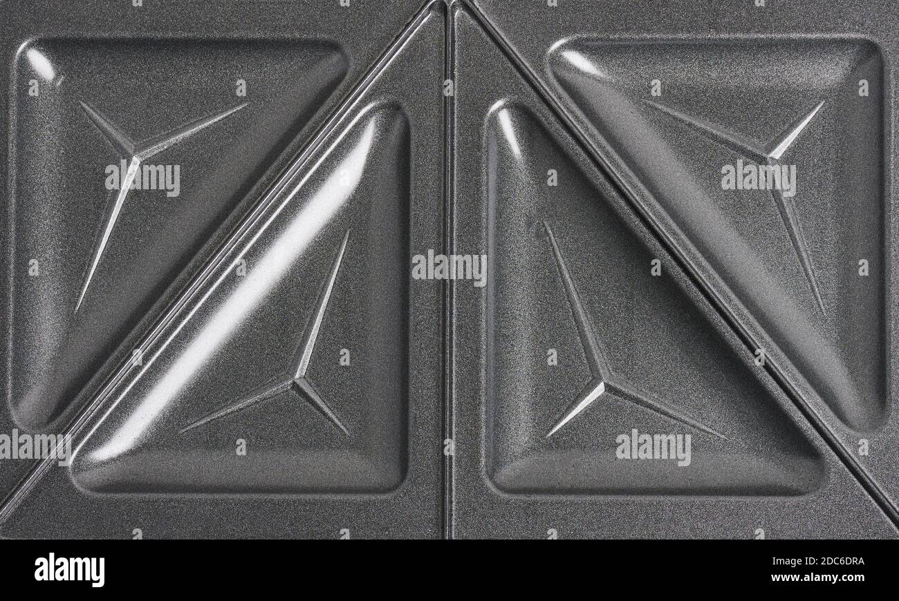 Öffnen Sie die Sandwich-Maker-Platte mit Teflonabdeckung Stockfoto