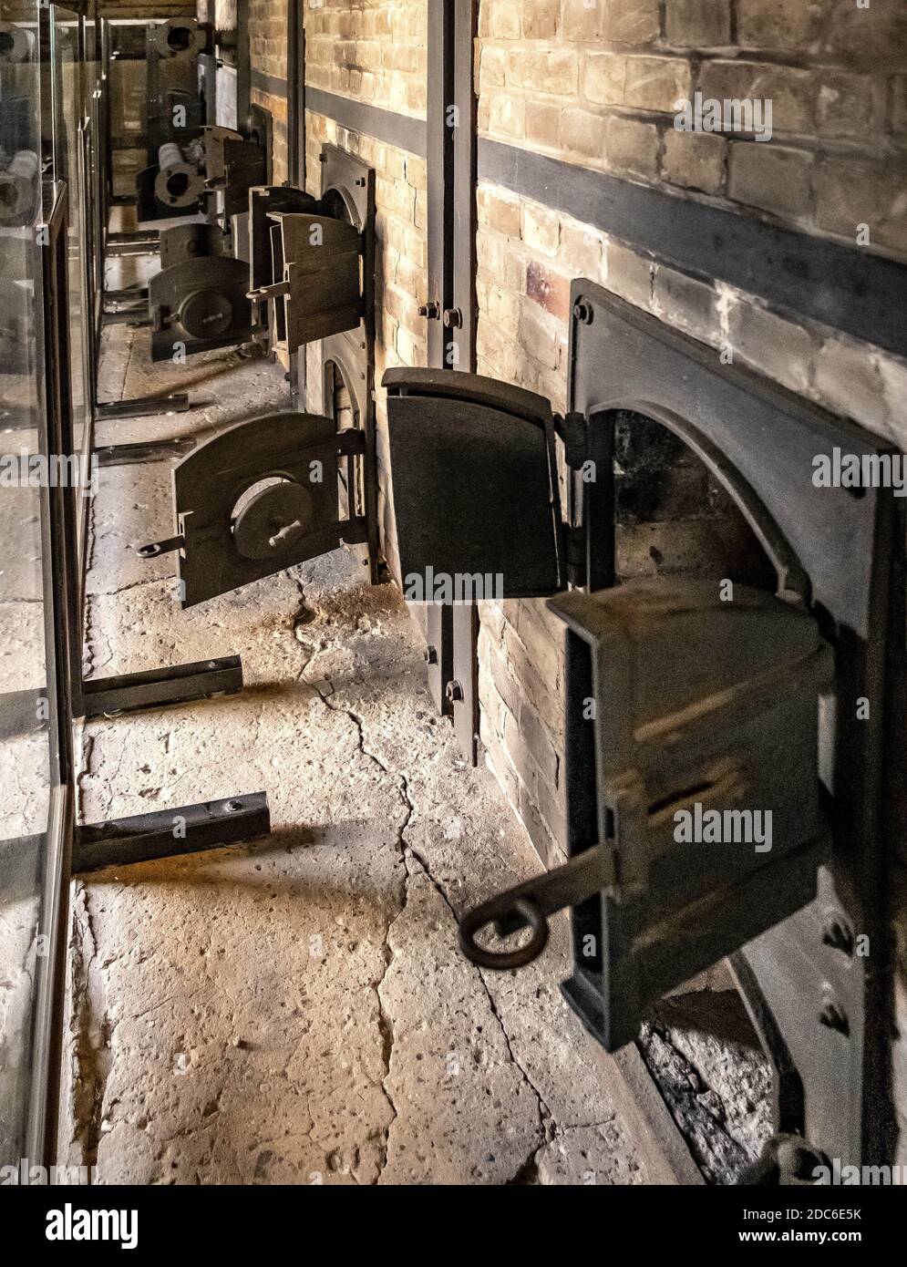 Lublin, Lubelskie/Polen - 2019/08/17: Rekonstruierte Krematoriumöfen von Majdanek KL Lubliner NS-Konzentrations- und Vernichtungslager - Konzentrat Stockfoto