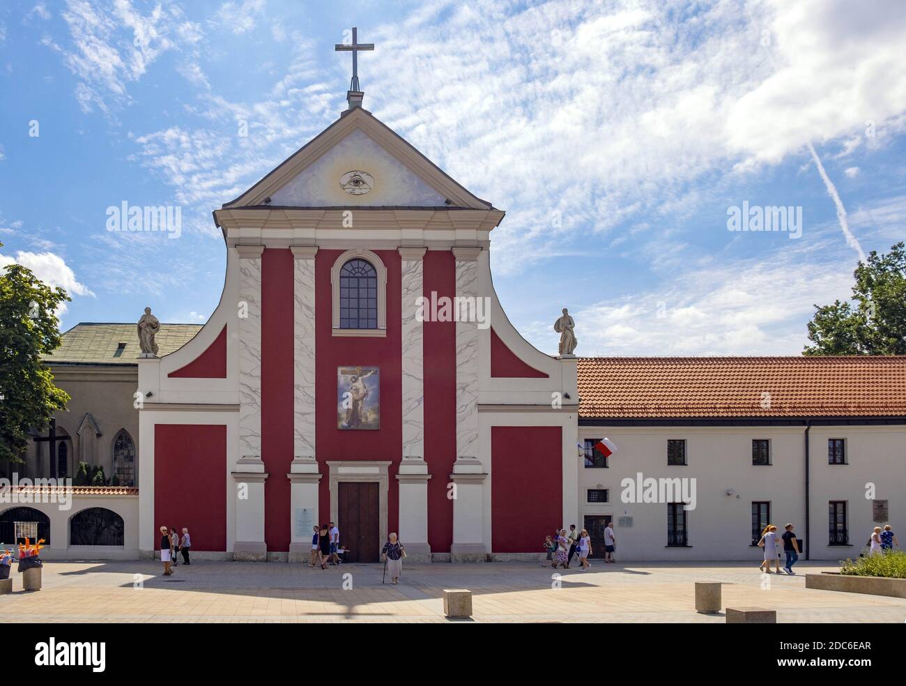 Lublin, Lubelskie/Polen - 2019/08/18: St. Peter und Paul Kirche des Kapuzinerordens am Plac Litewski Platz im historischen Altstadtviertel Stockfoto