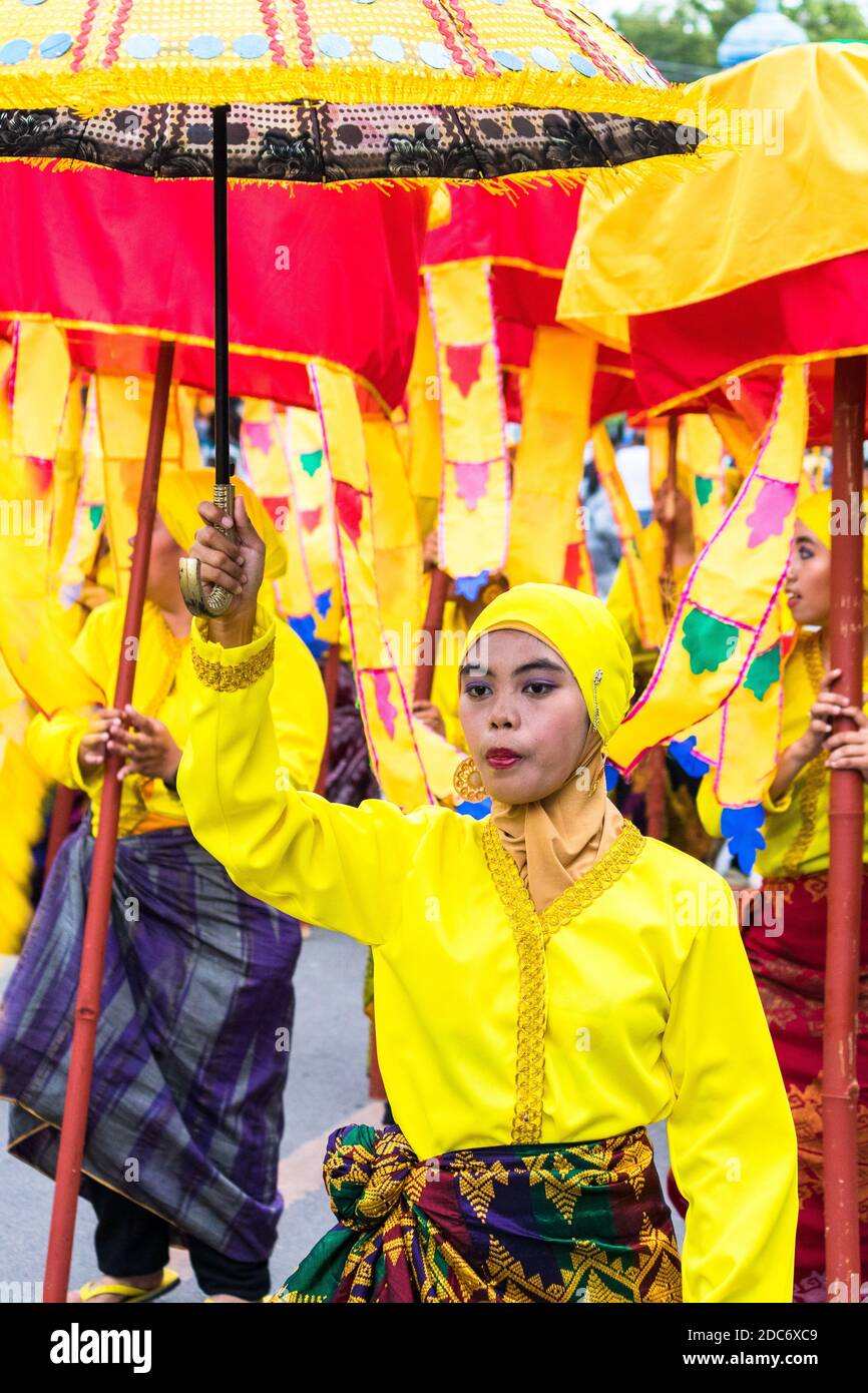 Teilnehmer und Tänzer beim Shariff Kabunsuan Festival in Cotabato City, Philippinen Stockfoto