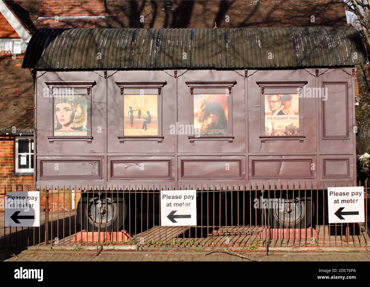 Roundhill Picture Palace - Es ist eines der kleinsten Wanderbildhäuser der Welt jetzt eine feste Einrichtung im New Park Center, Chichester. Stockfoto