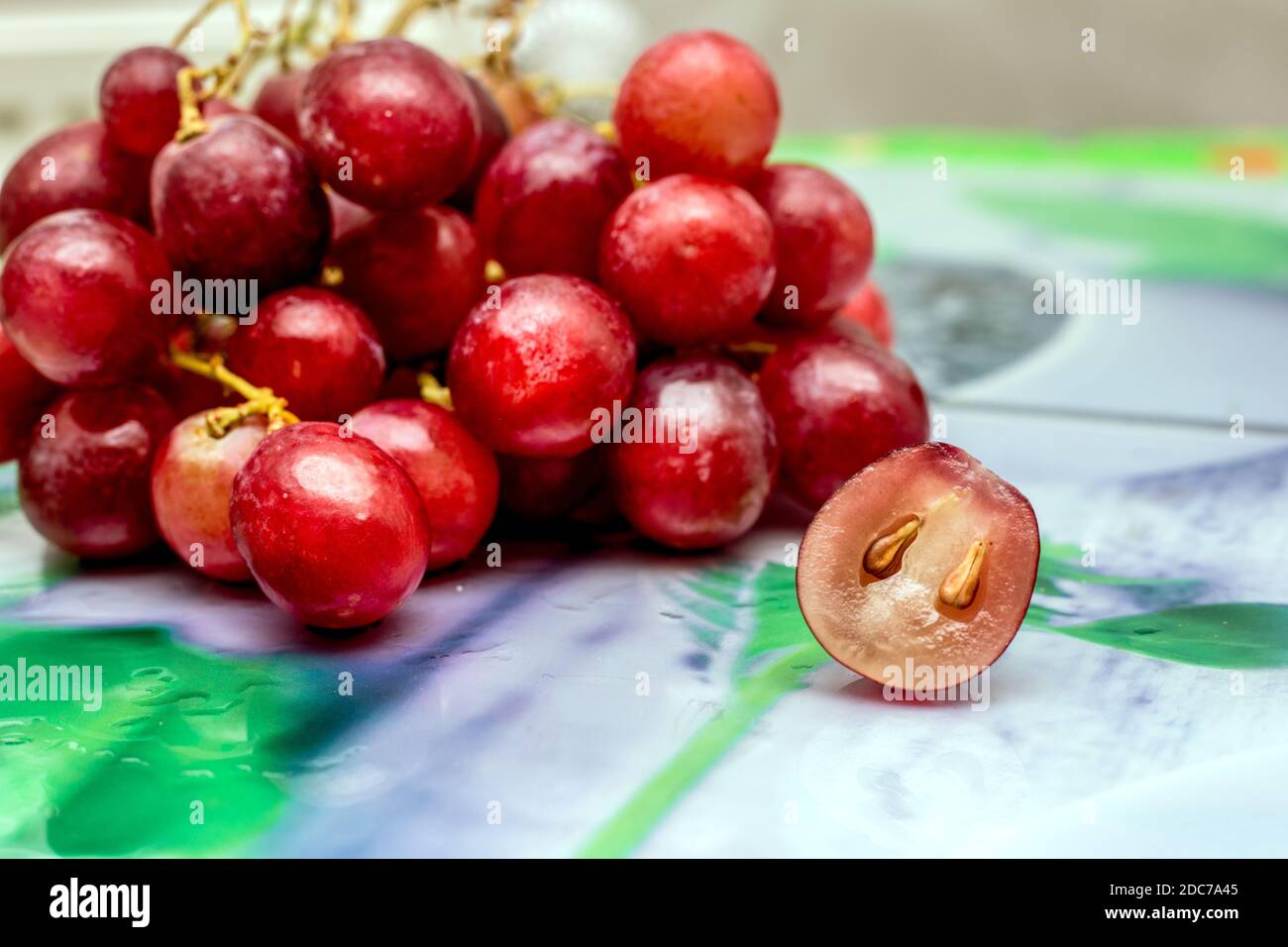 Köstliche rote Trauben Stockfoto