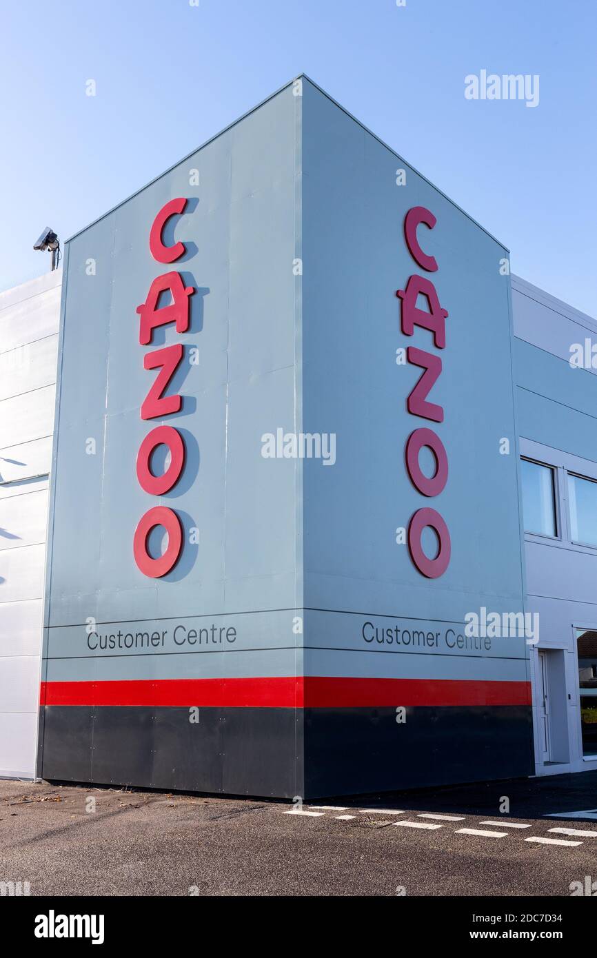 Cazoo Gebrauchtwagen Autohaus Kundenzentrum in Southampton, Hampshire, Großbritannien Stockfoto
