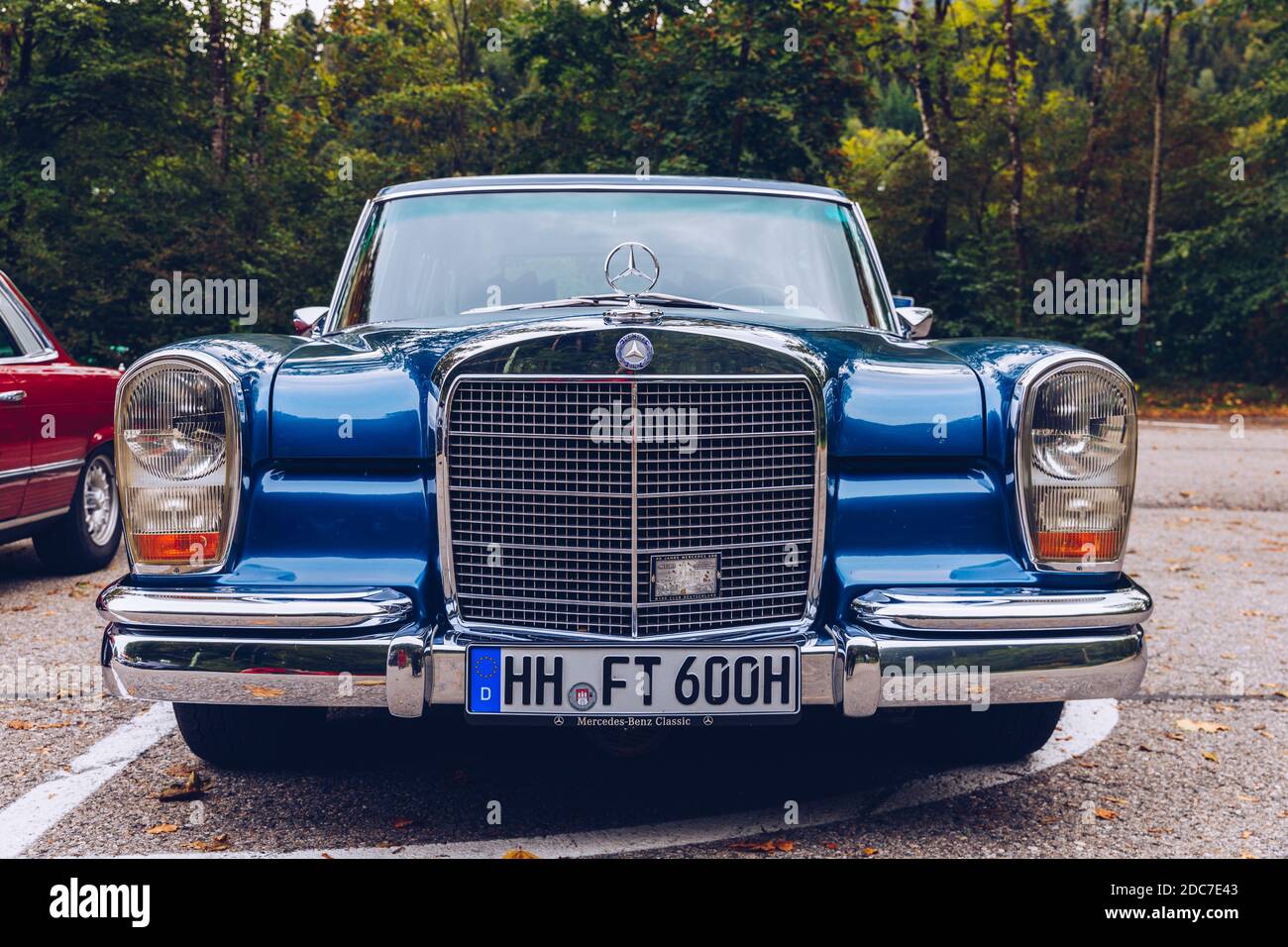 Bayern, Deutschland - 22. September 2018: Vorderansicht des alten blauen Mercedes-Benz 600 geparkt in Bayern. Der Mercedes-Benz 600 wurde von 1963 bis 198 produziert Stockfoto