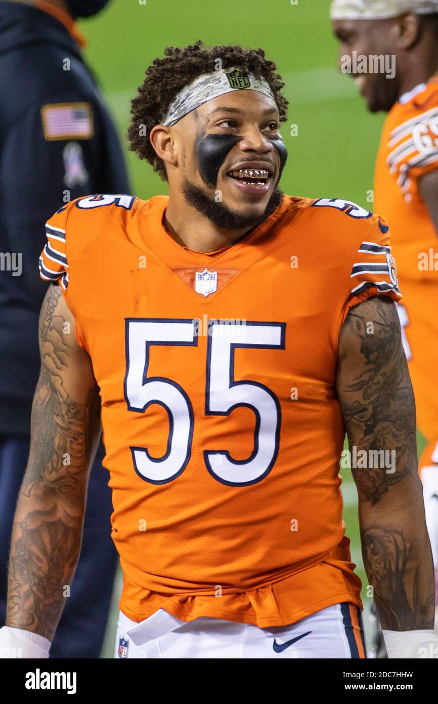 Chicago, Illinois, USA. November 2020. - Bears #55 Josh Woods macht eine Pause während des NFL-Spiels zwischen den Minnesota Vikings und Chicago Bears im Soldier Field in Chicago, IL. Fotograf: Mike Wulf. Kredit: csm/Alamy Live Nachrichten Stockfoto