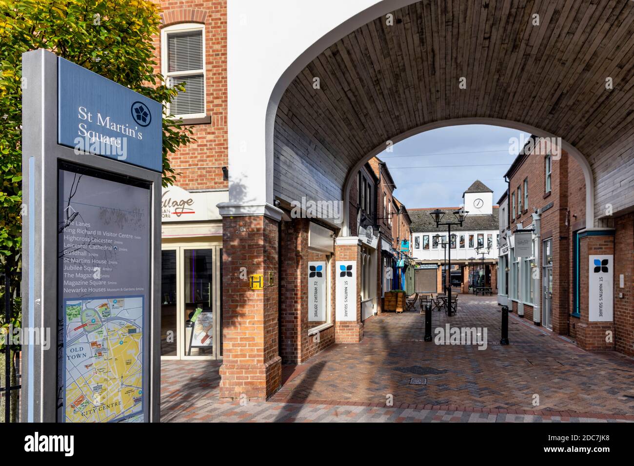 Eingang zum St Martins Square, einem kleinen Einkaufszentrum Leicester Stockfoto