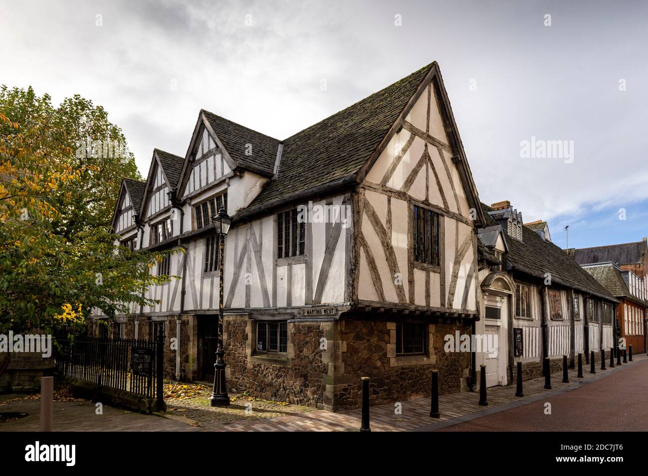 Das Grade I gelistete Leicester Guildhall, ein Fachwerkgebäude aus dem 14. Jahrhundert und eines der schönsten alten Bürgerhäuser in England. Stockfoto