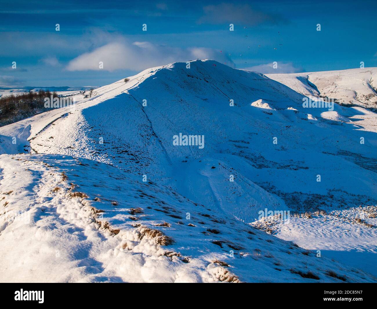 Rushup Edge im Winterschnee, Peak District National Park, Großbritannien Stockfoto