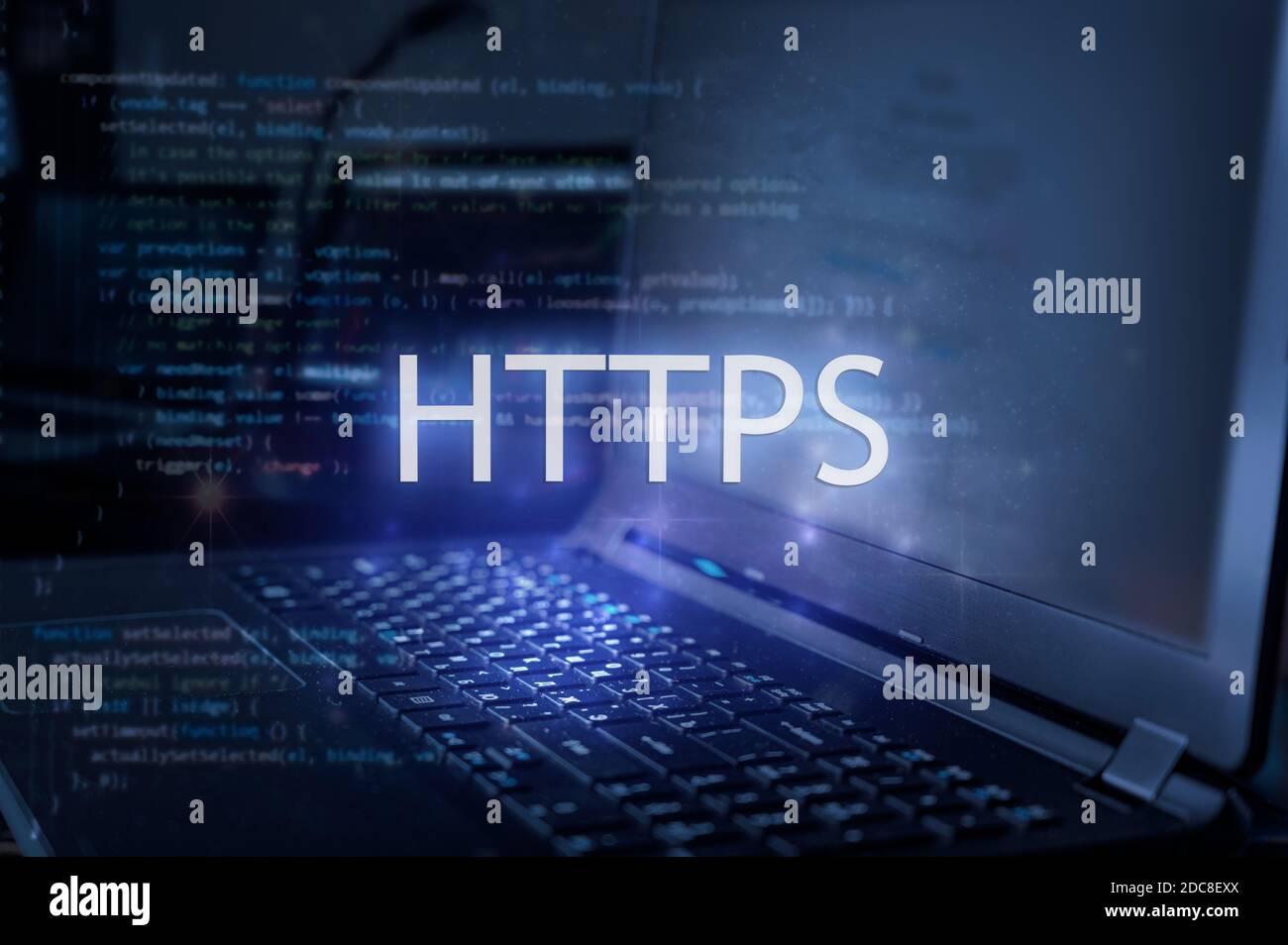 HTTPS-Inschrift gegen Laptop und Code-Hintergrund. Internet-Sicherheitskonzept. Stockfoto
