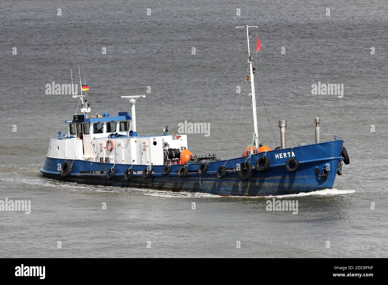 Der Tanker Herta wird am 23. August 2020 den Hafen von Cuxhaven erreichen. Stockfoto