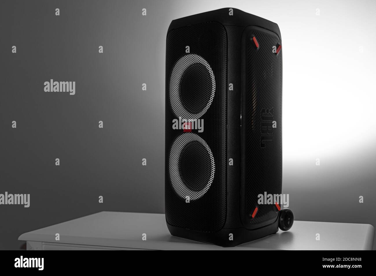 JBL Partybox 310 - neuer tragbarer Lautsprecher von JBL Stockfoto