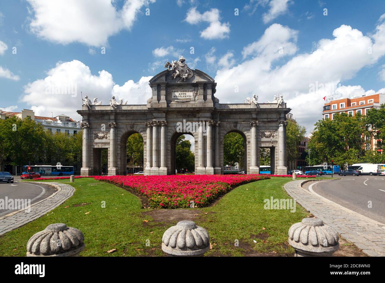 Puerta de Alcalá (Tor von Alcalá), einer der emblematischsten Orte in Madrid, der Hauptstadt von Spanien, Europa. Stockfoto