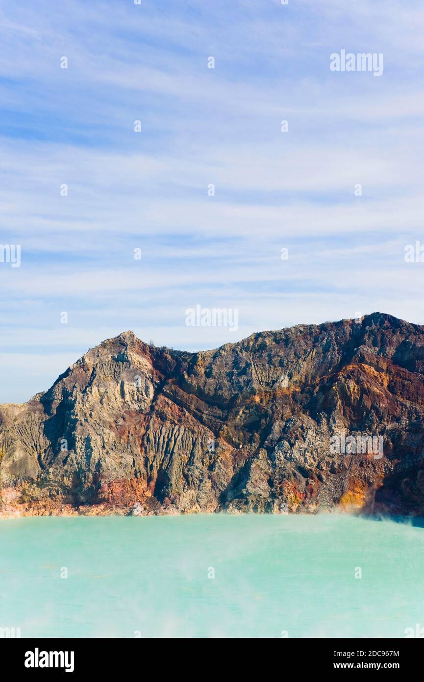 Säuresee und Kraterrand bei Kawah Ijen, Java, Indonesien, Asien, Asien Stockfoto