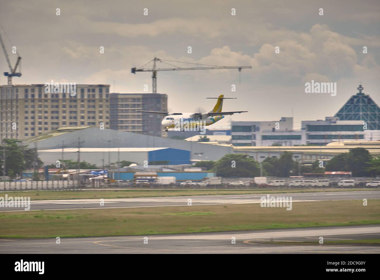 Manila, Philippinen - 03. Feb 2020: Flugzeug cebu pacific Air und auf der Landebahn Stockfoto