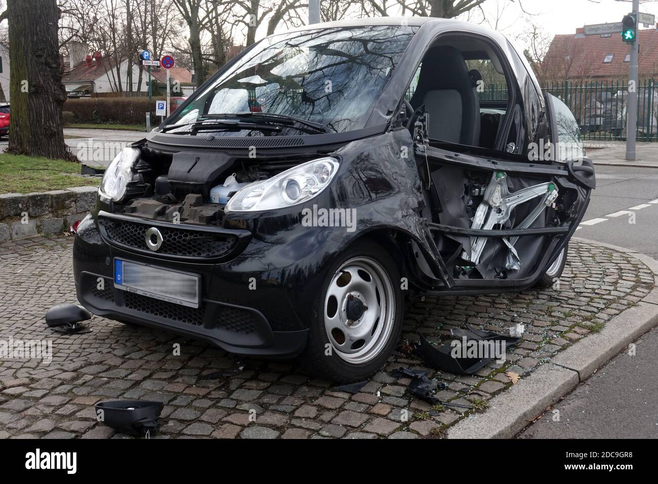 10.03.2019, Berlin, Berlin, Deutschland - ein Unfallwagen wird am Straßenrand geparkt. 00S190310D251CAROEX.JPG [MODELLVERSION: NICHT ZUTREFFEND, PROPE Stockfoto