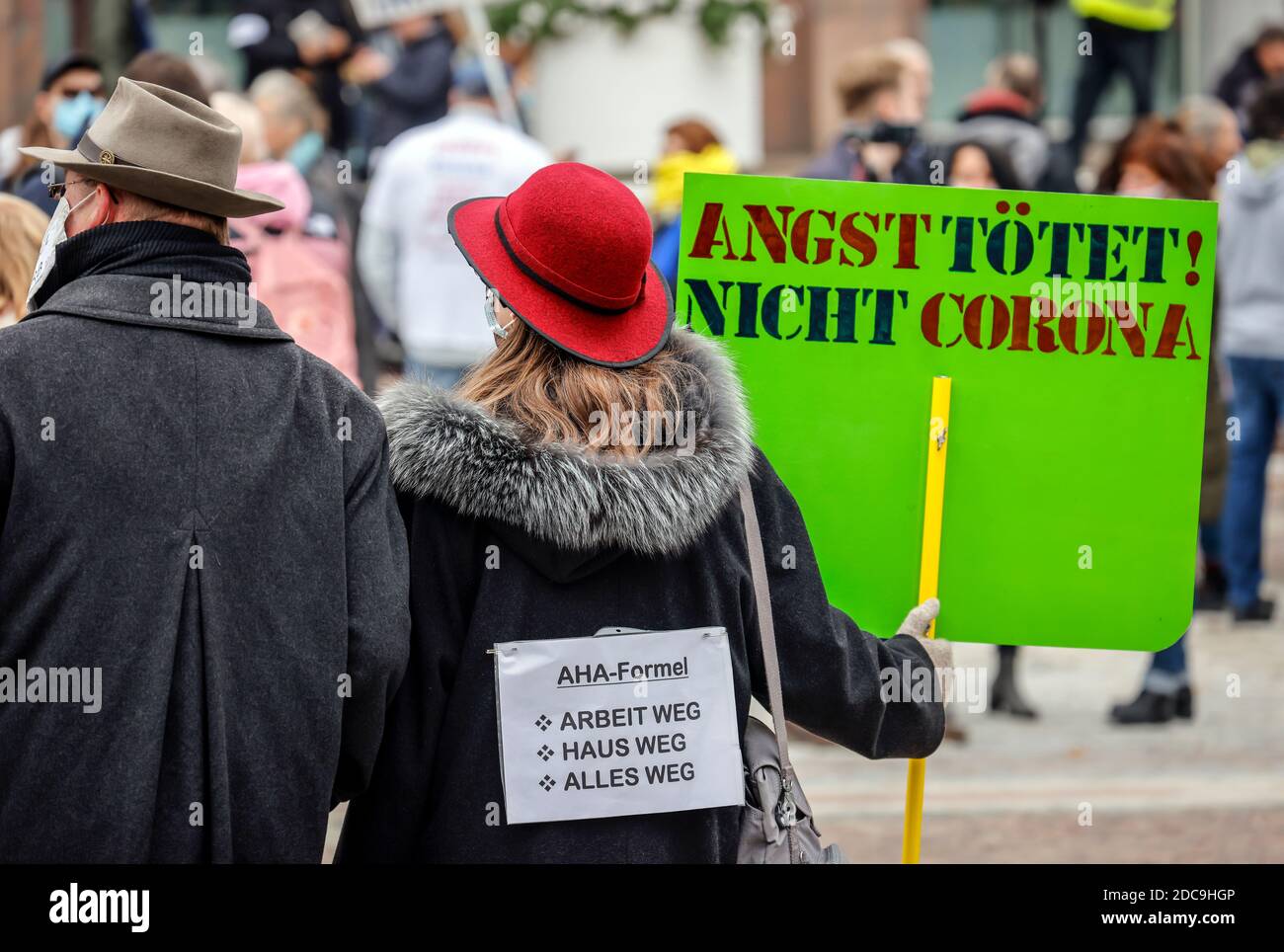 18.10.2020, Dortmund, Nordrhein-Westfalen, Deutschland - Antikorona-Demonstration am Friedensplatz, Demonstration gegen die Gesundheitspolitik der Fede Stockfoto