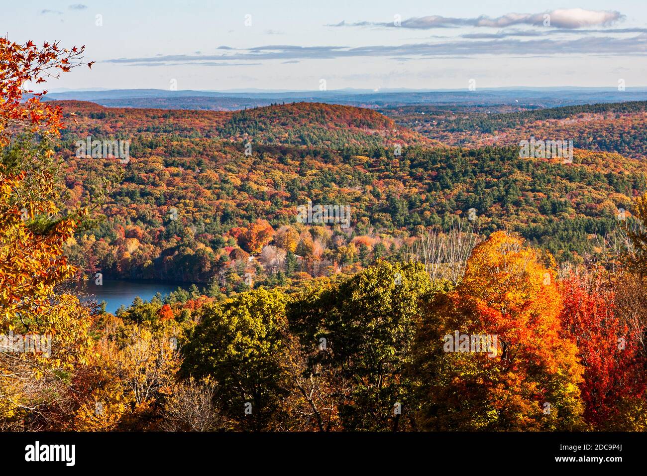 Der Blick vom Mount Wachusett in Princeton, Massachusetts an einem schönen Tag Stockfoto