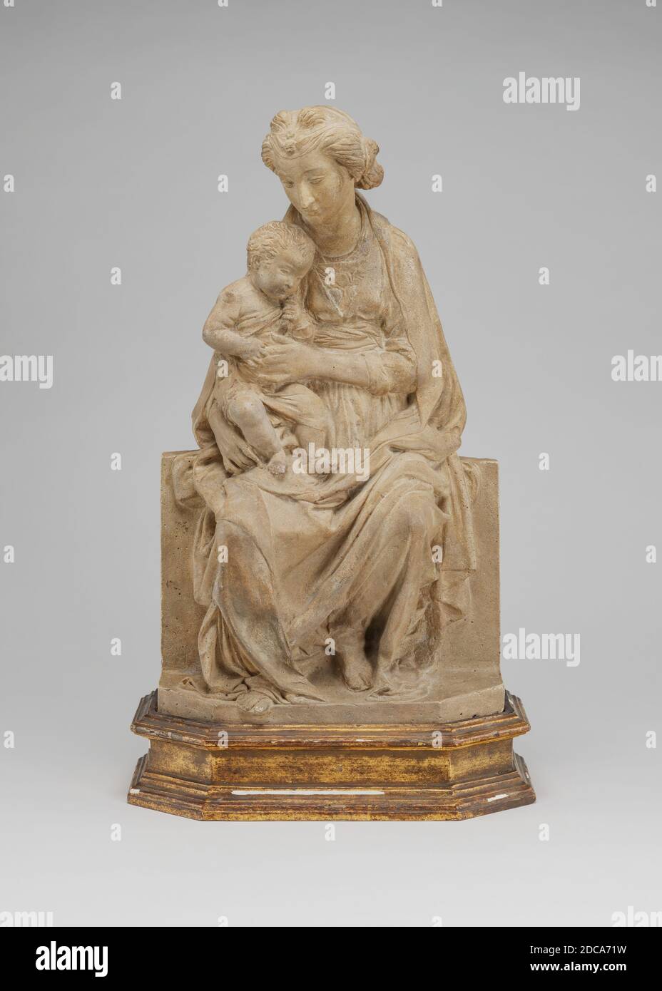 Antonio Rossellino, (Künstler), Florentine, 1427 - 1479, Madonna mit Kind, c. 1475, Gips, insgesamt: 47 x 26.5 cm (18 1/2 x 10 7/16 Zoll Stockfoto