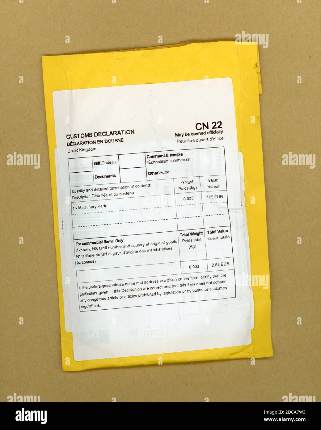 CN22 Zolldeklarationsdokument für den internationalen Versand, mit Informationen über Waren, Wert, Versender und Empfänger Stockfoto