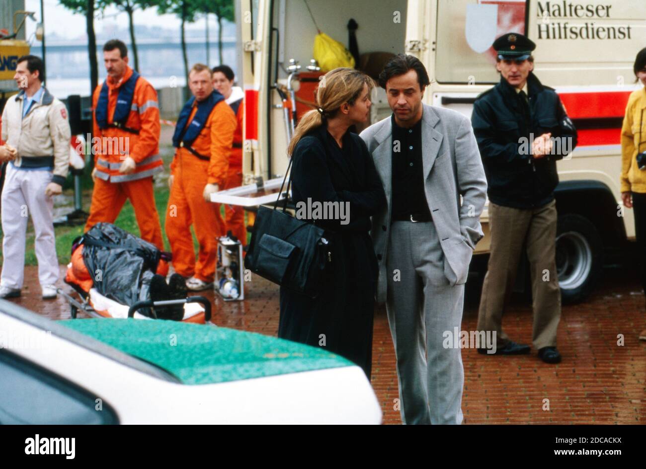 Die Partner, Fernsehserie, Deutschland 1995 - 1996, beim Dreh der Episode 'der Sturm', Darsteller: Ann Kathrin Kramer, Jan Josef Liefers Stockfoto