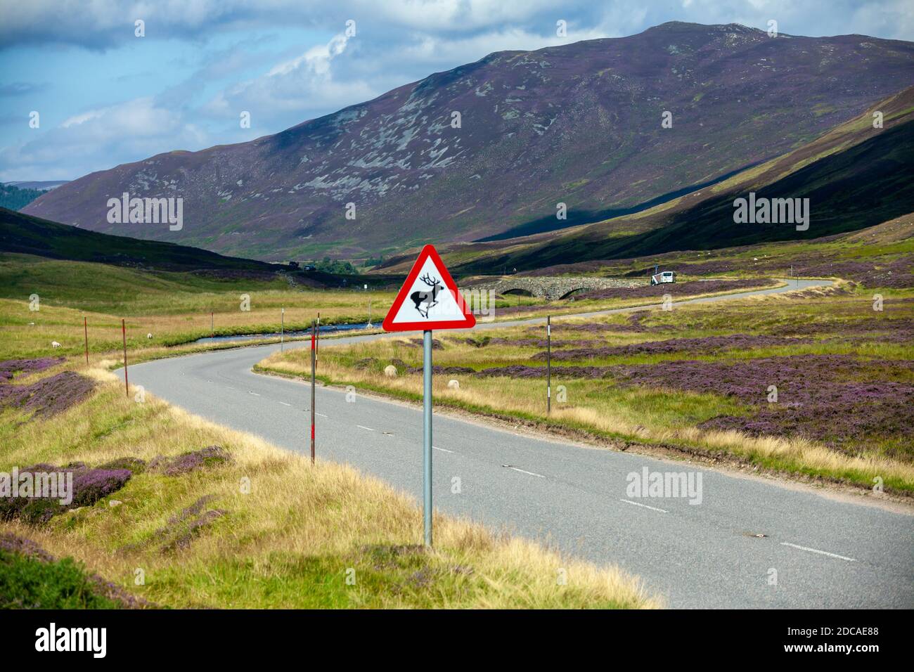 Blick nach Northin auf den Pass bei Glen Clunie auf der A93 In den schottischen Highlands Stockfoto