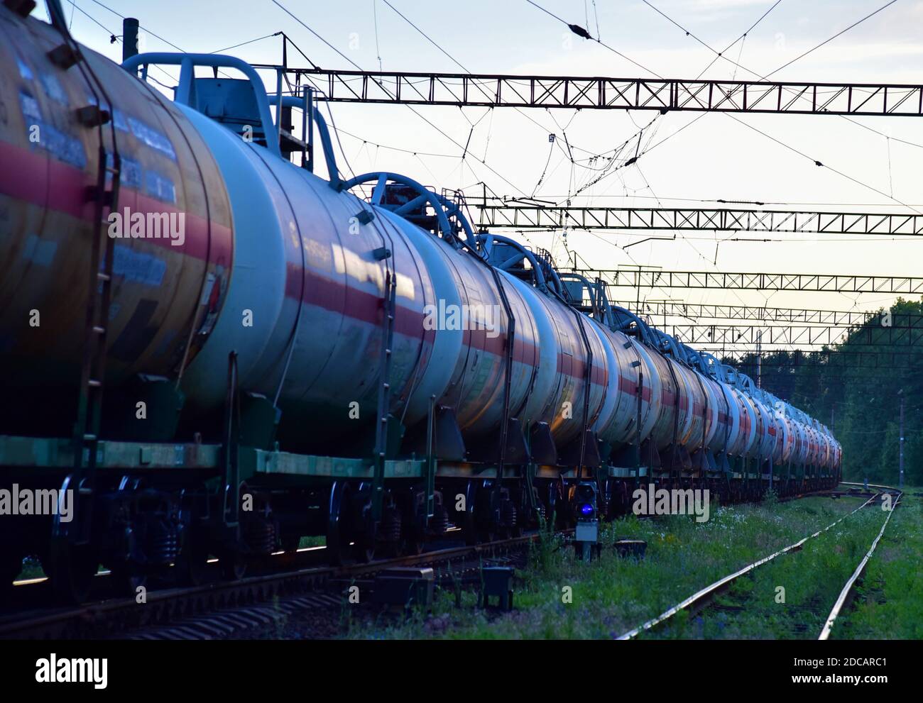 Transport Tankwagen LNG auf der Schiene, Gas - Öl-Produkte ...