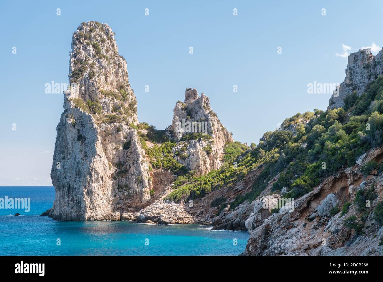 Felsenspitze "Pedra Longa" im Golf von Orosei bei Santa Maria Navarrese, kleines Seedorf in Ogliastra (Sardinien, Italien) Stockfoto