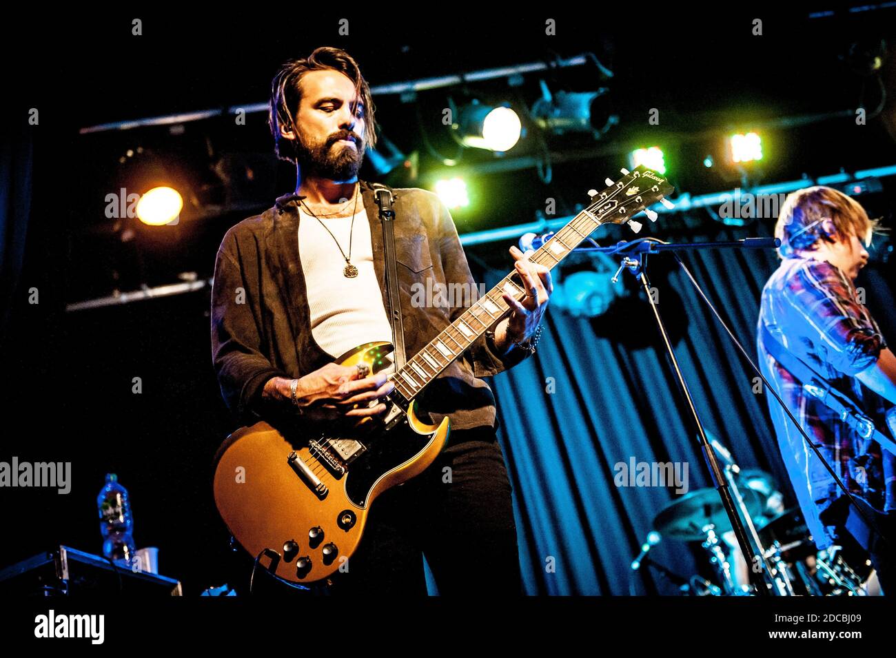 Tausend Pferde leben im Konzert Stockfoto