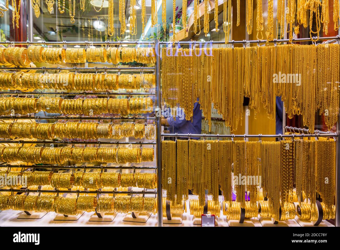 Goldschmuck an der Gold Street, auch Gold Souk genannt, in der Stadt Dubai, VAE Stockfoto