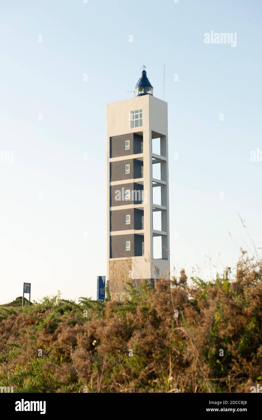 Leuchtturm Punta Frouxeira, vertikales Format Stockfoto