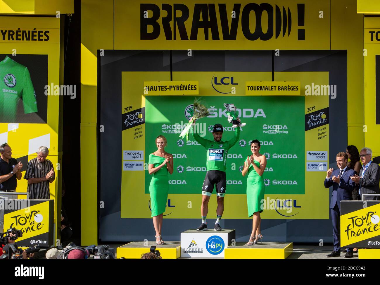 Col du Tourmalet, Frankreich - 20. Juli 2019: Der slowakische Radfahrer Peter Sagan feiert einen neuen Tag in Green Jersey auf dem Podium am Col du Tourmalet Stockfoto