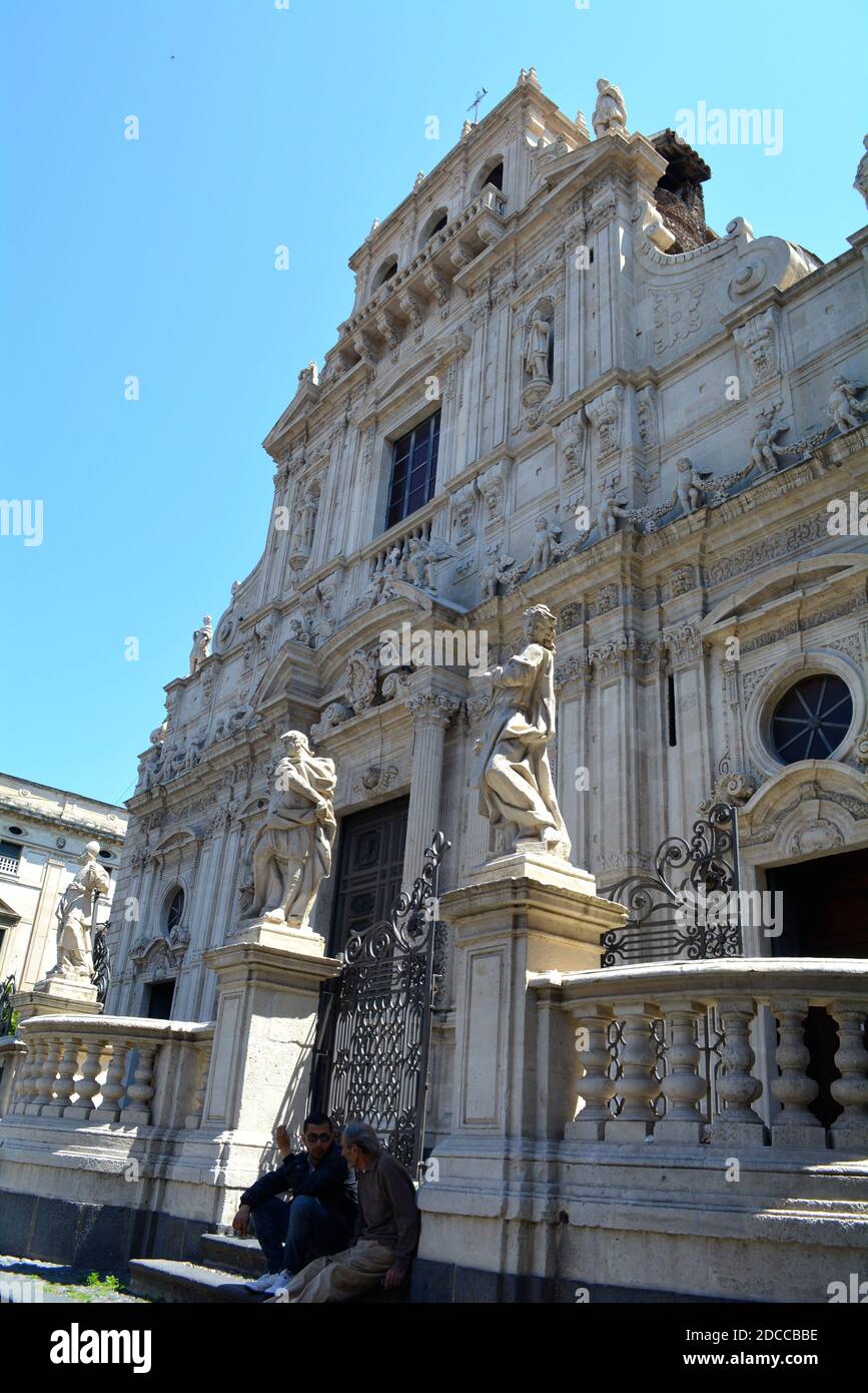 Statuen vor der Kathedrale in der sizilianischen Stadt Von Acireale Stockfoto