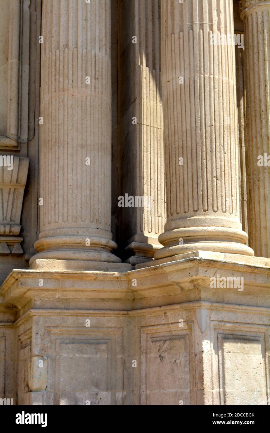 Säulen der Kathedrale in der sizilianischen Stadt Acireale Stockfoto