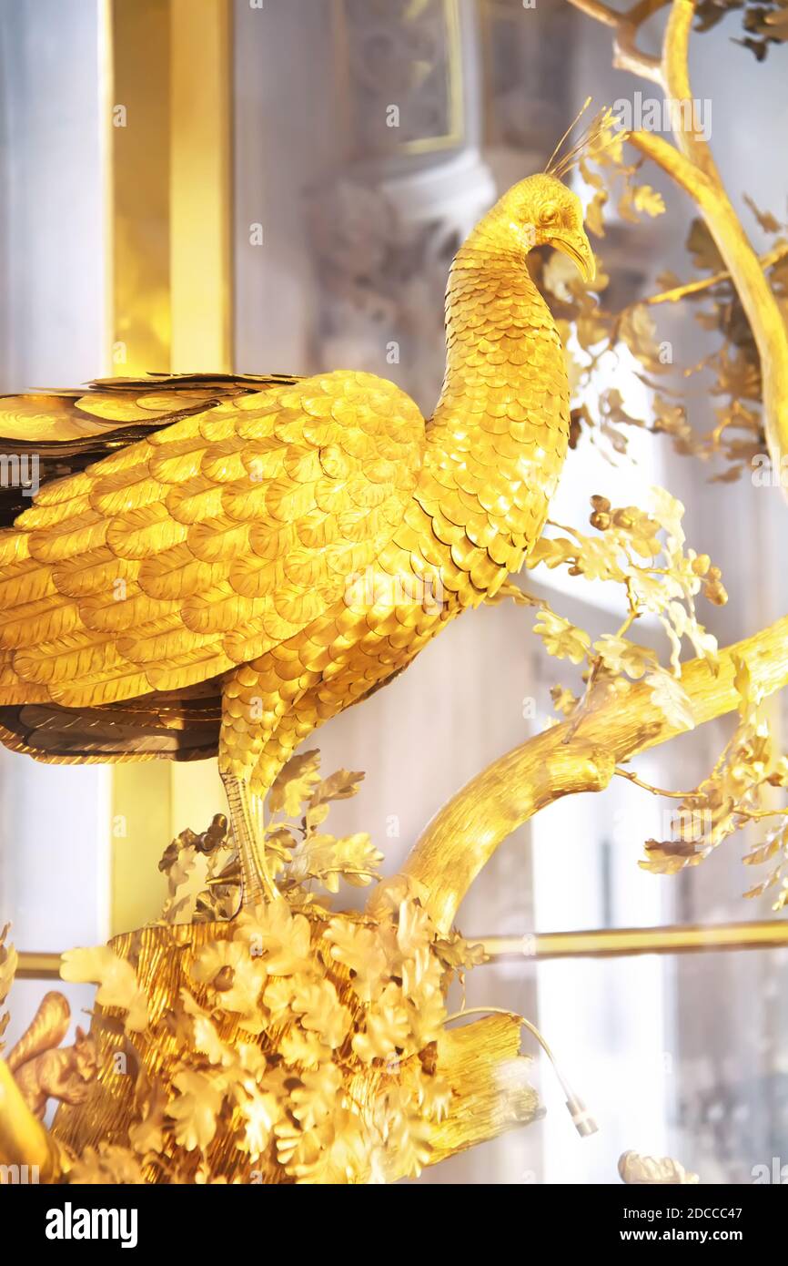 Die Pfauenuhr. Das Staatliche Eremitage Museum. Sankt Petersburg, Russland. 23. April 2016 Stockfoto