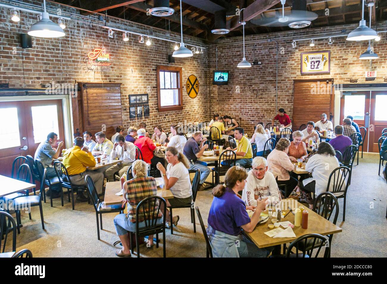 Louisiana St. Tammany Parish Northshore, Slidell Restored Railroad Depot Times Bar & Grill, Restaurants im Innenbereich, Stockfoto