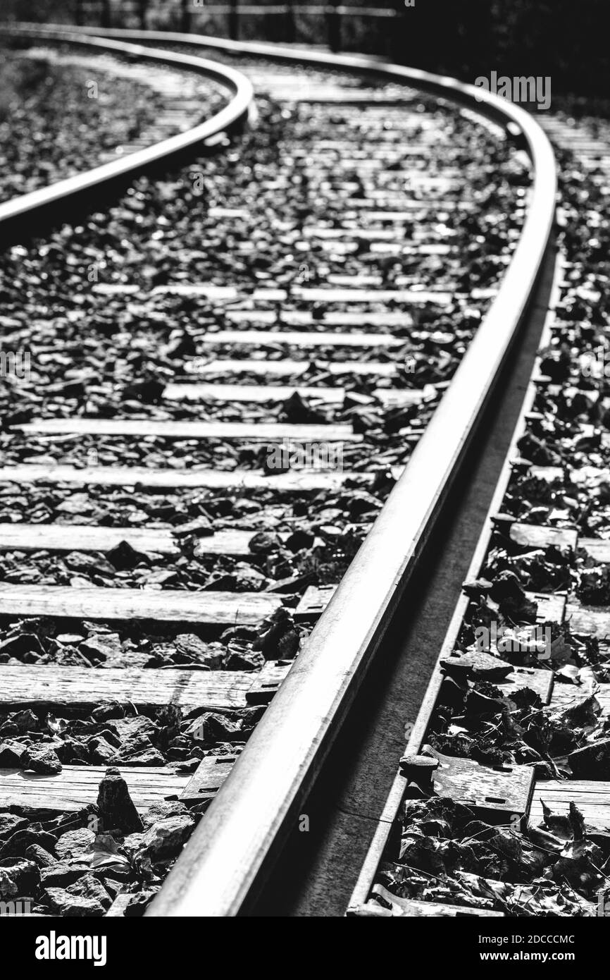Low-Angle-Ansicht von leeren Eisenbahnschienen Stockfoto