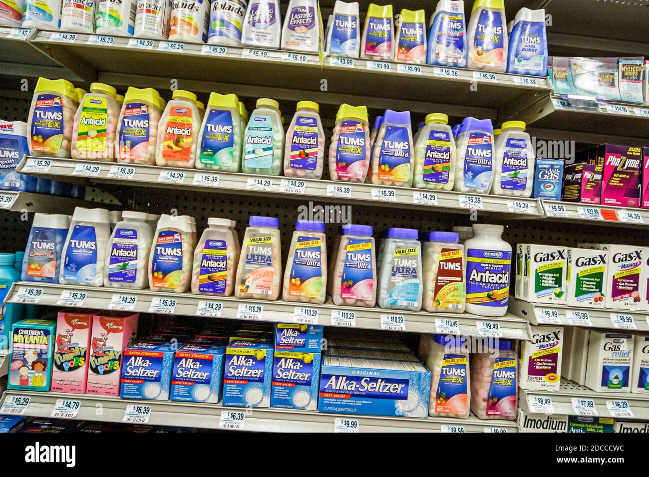 Miami Beach Florida, CVS Apotheke Antacid Display Verkauf OTC over the counter Medikamente, Magensäure Sodbrennen Tums Alka-Seltzer Gas-X Regal Regale Stockfoto