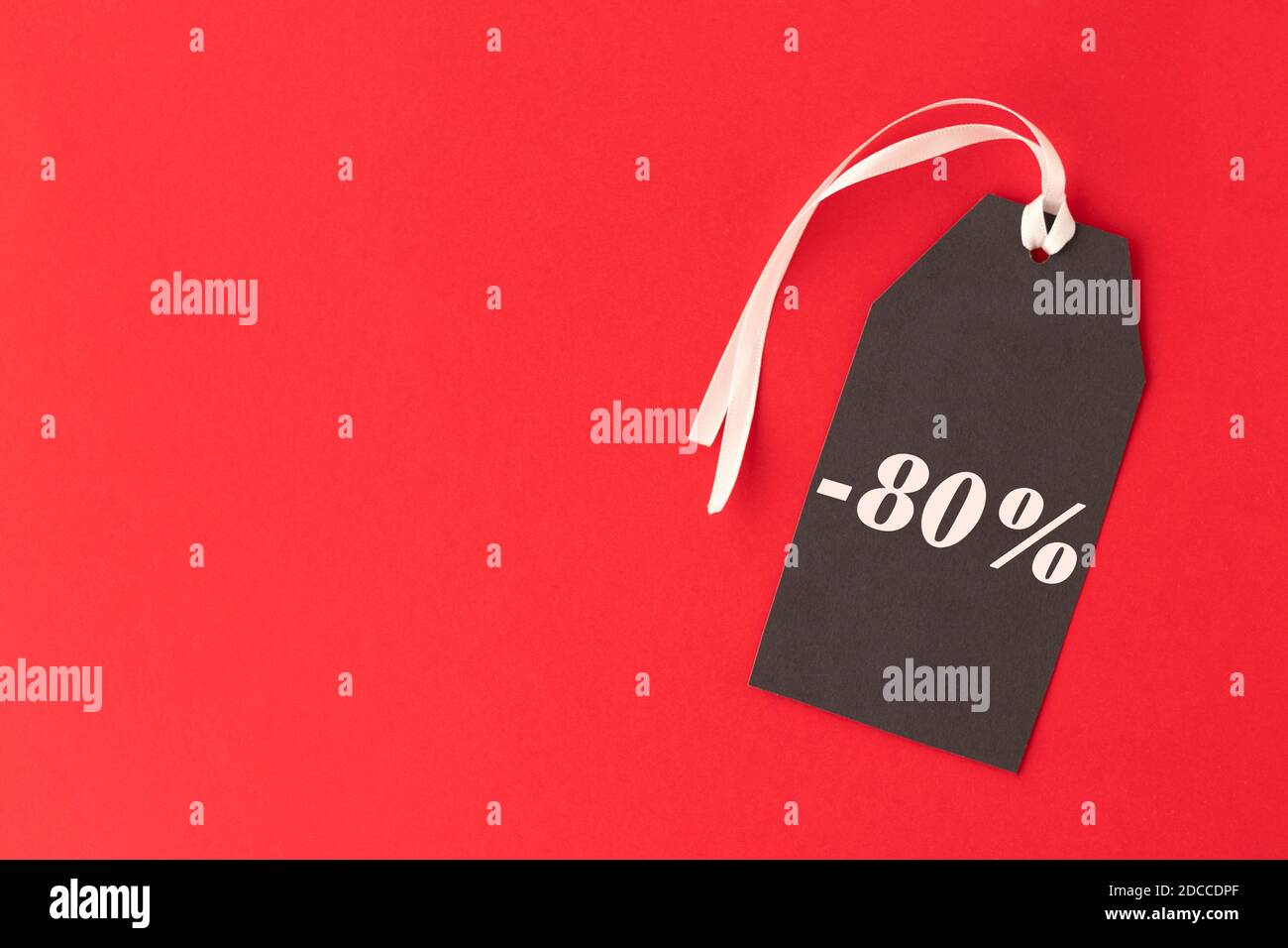 Schwarzer Freitag. Verkaufsschild auf rotem Hintergrund Platz kopieren. Stockfoto
