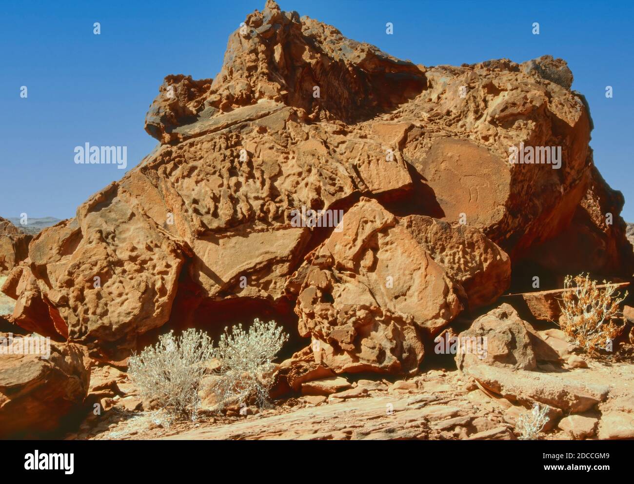 Felsgravur und Winderosion bei Twyfelfontein Namibia Stockfoto